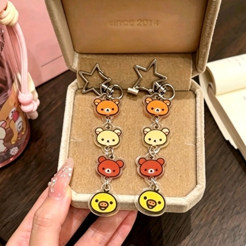 Car Accessories Japanese - พวงกุญแจอะคริลิกริลัคคุมะ ลายการ์ตูนอนิเมะ น่ารัก สำหรับแขวนกระเป๋านักเรียน ของตกแต่งพวงกุญแจรถ ของเล่นและอุปกรณ์ตกแต่ง